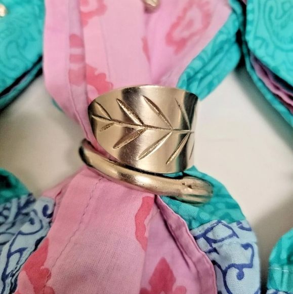 Pewter Napkin Rings☆Leaf Wrap Design ☆ 6 Contemporary Holders  Pre-owned - Picture 4 of 4